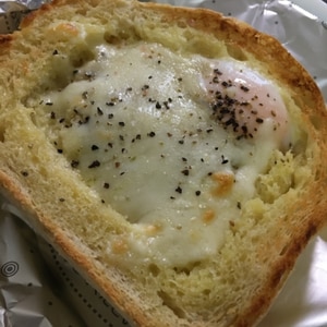 卵とろ〜り♡厚切りパンのマヨエッグチーズトースト